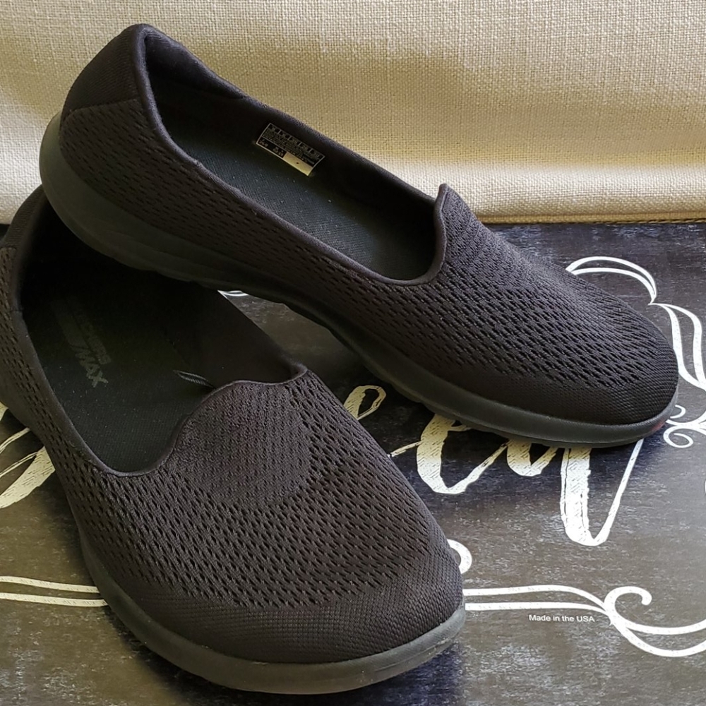 Sketchers Max Size 9 Slip On